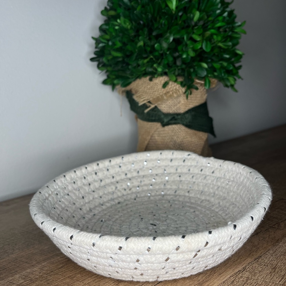 Round Rope Basket - Picture 6 of 12